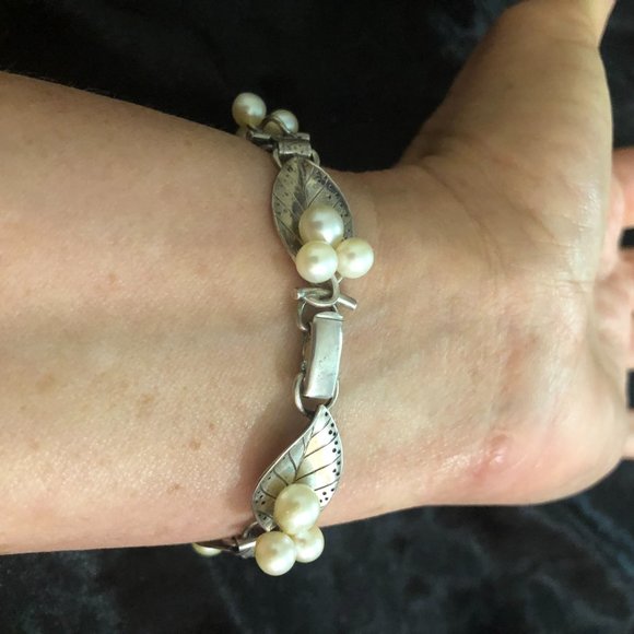 Vintage Ming's Hawaii Sterling Pearl Bracelet - Picture 2 of 9